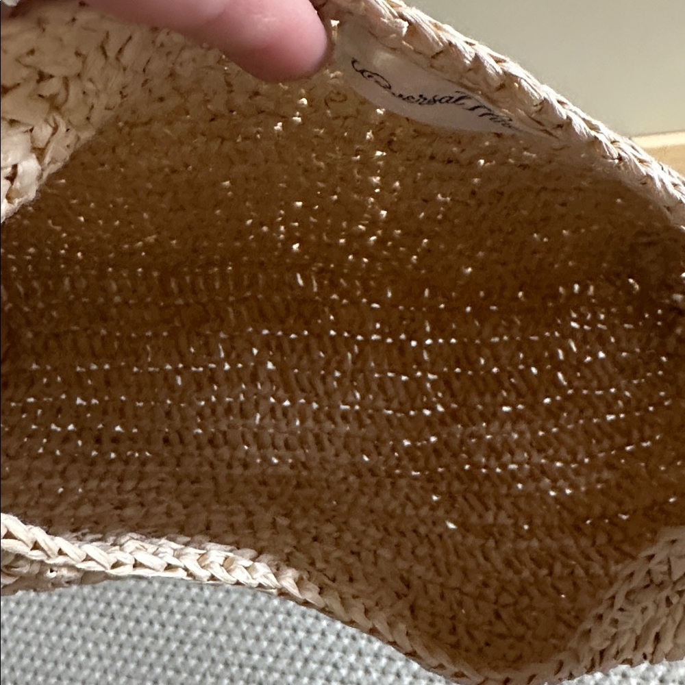 Beige Woven Handbag with Accessories - Picture 7 of 8